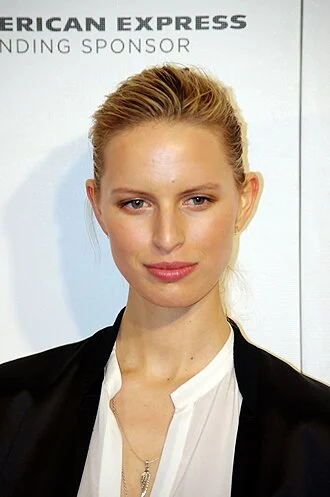 Karolína Kurková height profile photo