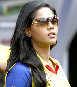 Karthika Nair height profile photo