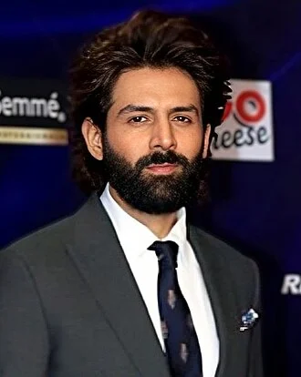 Kartik Aaryan height profile photo