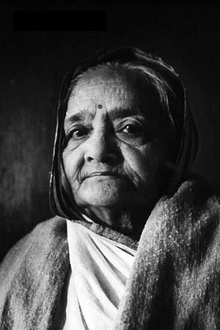 Kasturba Gandhi height profile photo