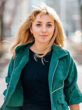 Kat Abughazaleh height profile photo