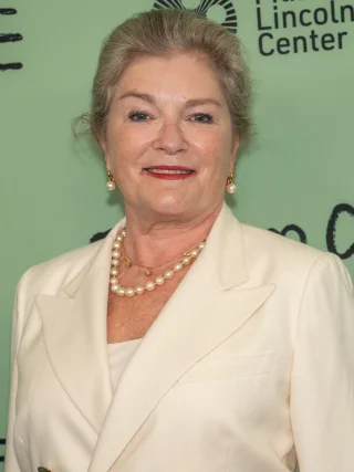 Kate Mulgrew height profile photo
