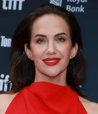 Kate Siegel height profile photo