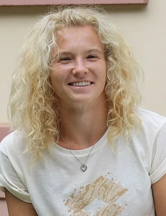 Kateřina Siniaková height profile photo