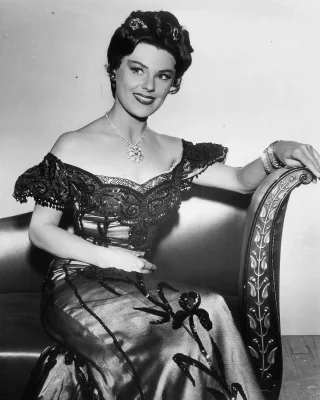 Kathleen Crowley height profile photo