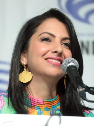 Kathreen Khavari height profile photo