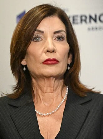 Kathy Hochul height profile photo