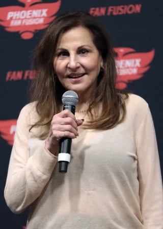 Kathy Najimy height profile photo