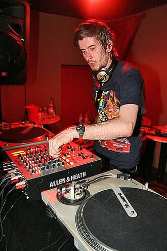 Kavinsky height profile photo