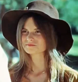 Kay Lenz height profile photo