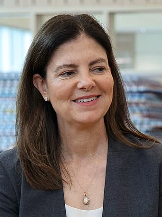 Kelly Ayotte height profile photo