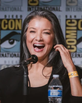 Kelly Hu height profile photo