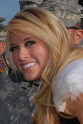 Kelly Kelly height profile photo