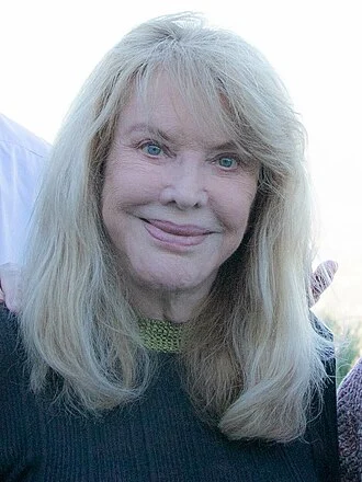 Kelly Lange height profile photo