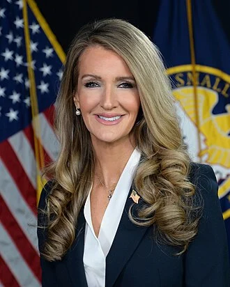 Kelly Loeffler height profile photo
