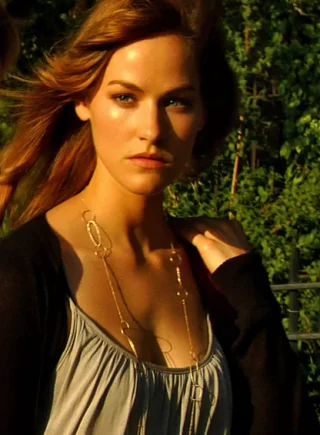 Kelly Overton height profile photo