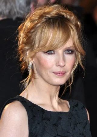 Kelly Reilly height profile photo