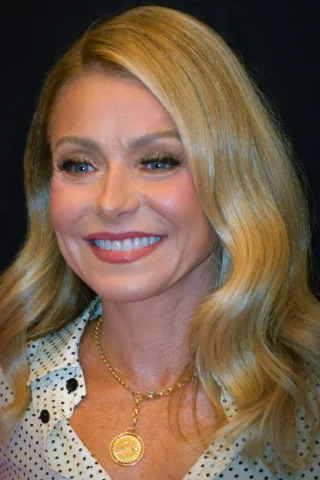 Kelly Ripa height profile photo