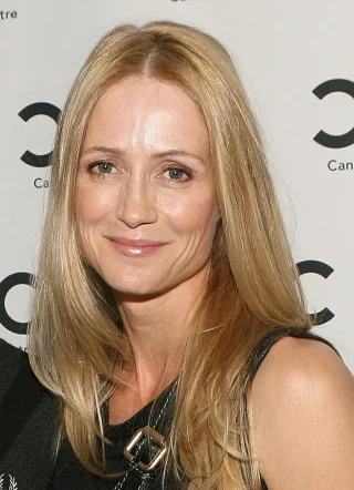 Kelly Rowan height profile photo