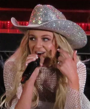 Kelsea Ballerini height profile photo