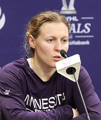 Kendall Coyne Schofield height profile photo