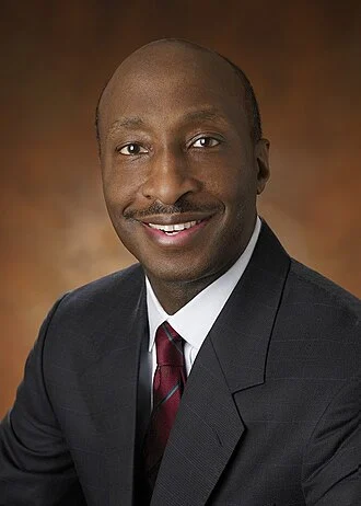 Kenneth Frazier height profile photo