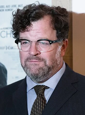 Kenneth Lonergan height profile photo