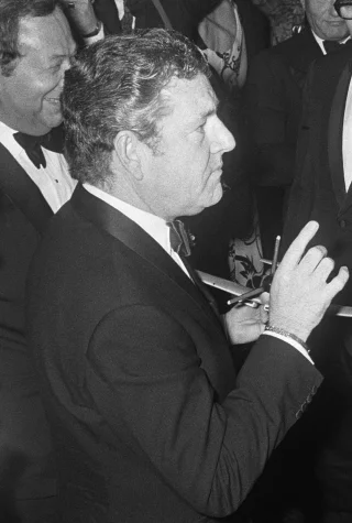 Kenneth More height profile photo