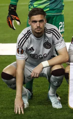 Kenneth Taylor (footballer, born 2002) height profile photo
