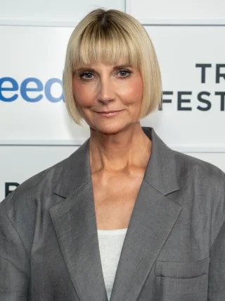 Kerri Kenney-Silver height profile photo