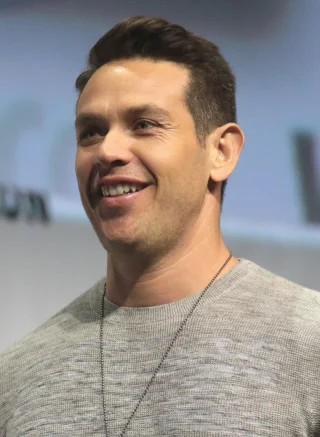 Kevin Alejandro height profile photo