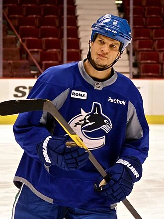 Kevin Bieksa height profile photo