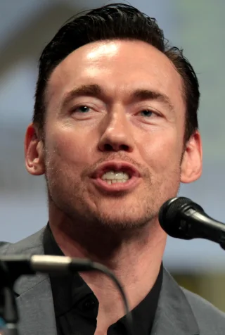 Kevin Durand height profile photo