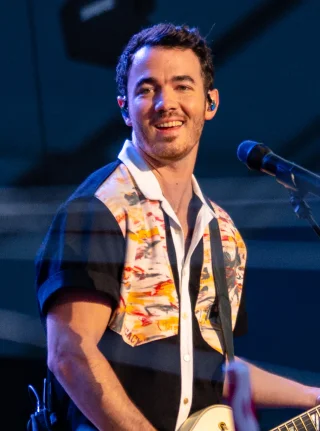 Kevin Jonas height profile photo