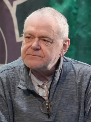 Kevin McNally height profile photo