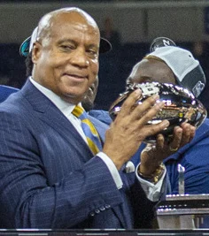 Kevin Warren height profile photo