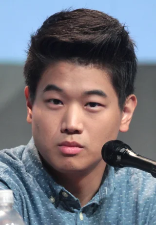 Ki Hong Lee height profile photo