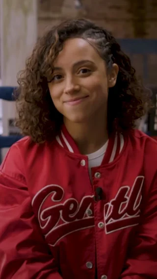 Kiana Madeira height profile photo