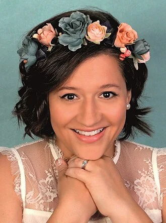 Kiera Cass height profile photo
