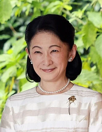 Kiko, Crown Princess of Japan height profile photo