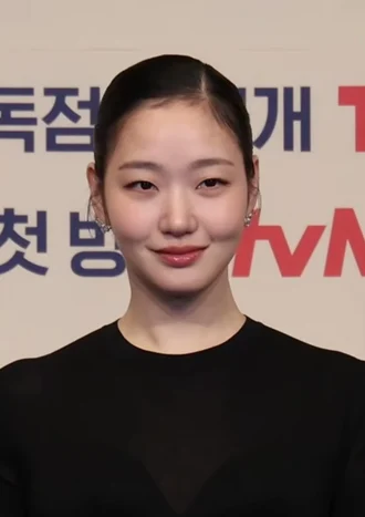 Kim Go-eun height profile photo