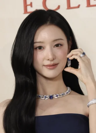 Kim Ji-won height profile photo
