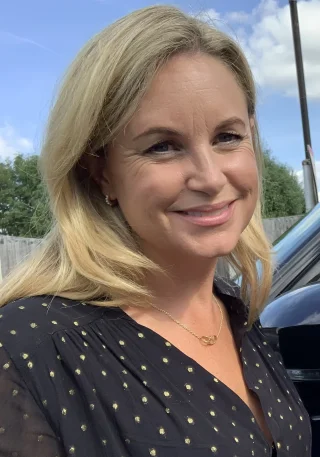 Kim Medcalf height profile photo