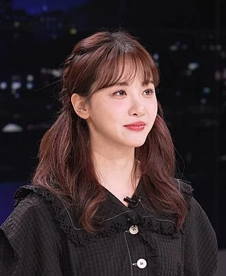 Kim Min-ah height profile photo