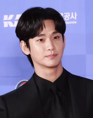 Kim Soo-hyun height profile photo