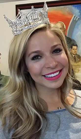 Kira Dixon height profile photo