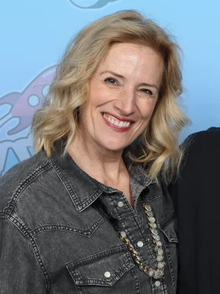 Kirsten Nelson height profile photo