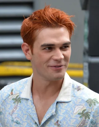 KJ Apa height profile photo