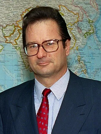 Klaus Kinkel height profile photo