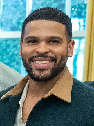 Kola Bokinni height profile photo